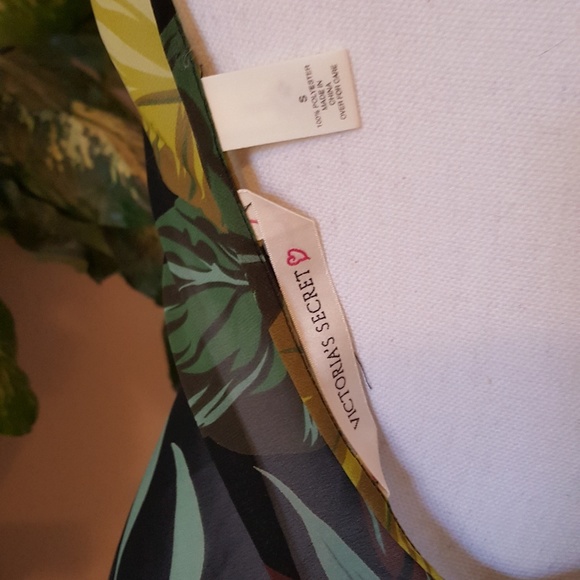 🌸VICTORIA'S SECRET COVERUP. - Picture 6 of 7